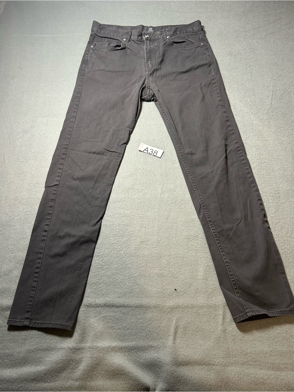 H&M Men's Slim Straight Jeans in Charcoal